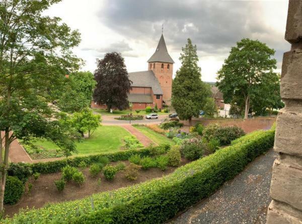 Готель Burg Wassenberg Екстер'єр фото