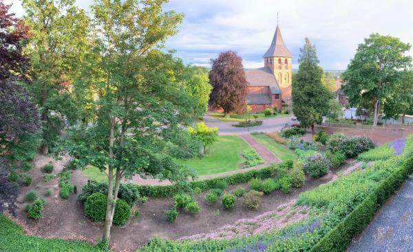 Готель Burg Wassenberg Екстер'єр фото